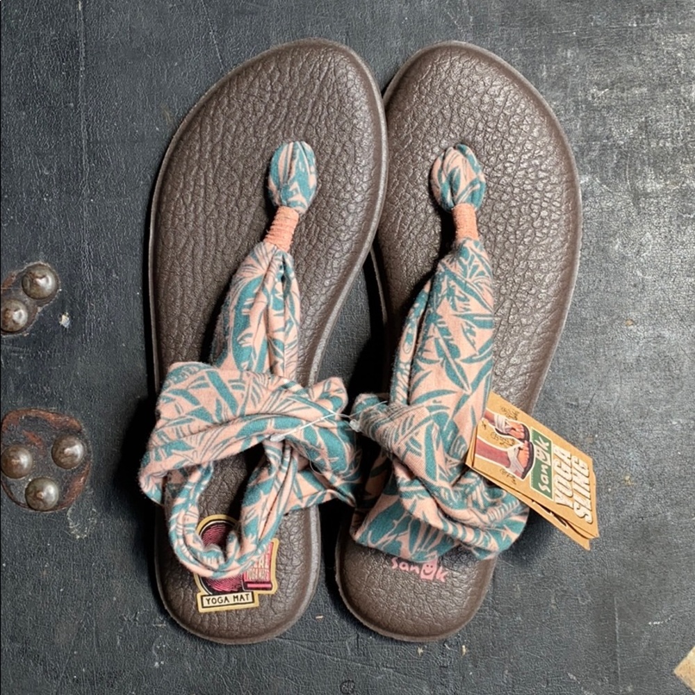 Sanuk yoga sling Sandals size 8